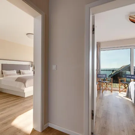 Upper Deck * Olpenitz